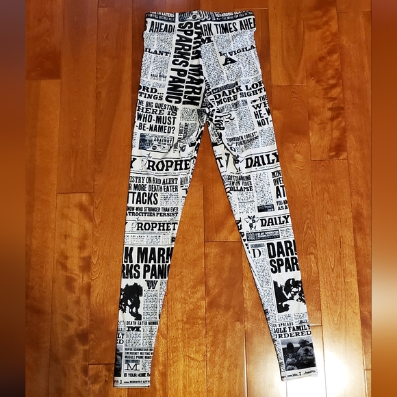 Blackmilk Harry Potter Daily Prophet Leggings (Small) - Picture 2 of 4